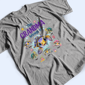 This Grandma Belongs To Summer Turtles - Personalized Custom T Shirt - Gift for Grandma/Nana/Mimi, Mom, Wife, Grandparent - Suzitee Store