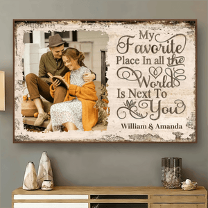 [Photo Inserted] My Favorite Place In All The World Is Next To You - Personalized Horizontal Poster - Valentine Gift For Couples, Husband Wife, Her/Him - Suzitee Store